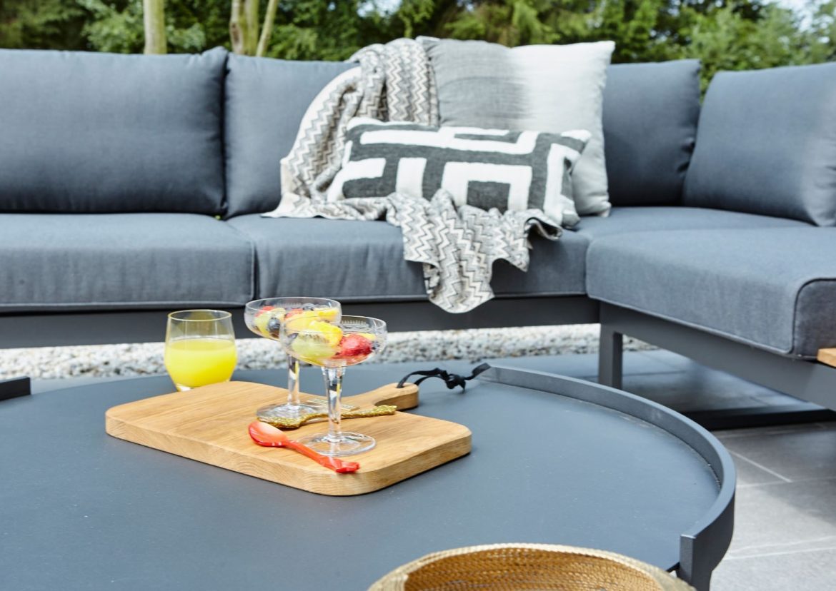 Nowoczesne meble ogrodowe – jaki komplet wybrać?